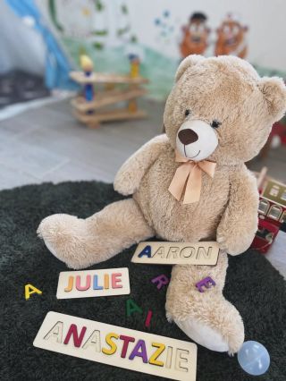 Dřevěná jména v akci 💛 Když mi dorazí takováhle fotka od zákaznice, hned mi to zvedne náladu. Každé jméno tvořím s péčí a...